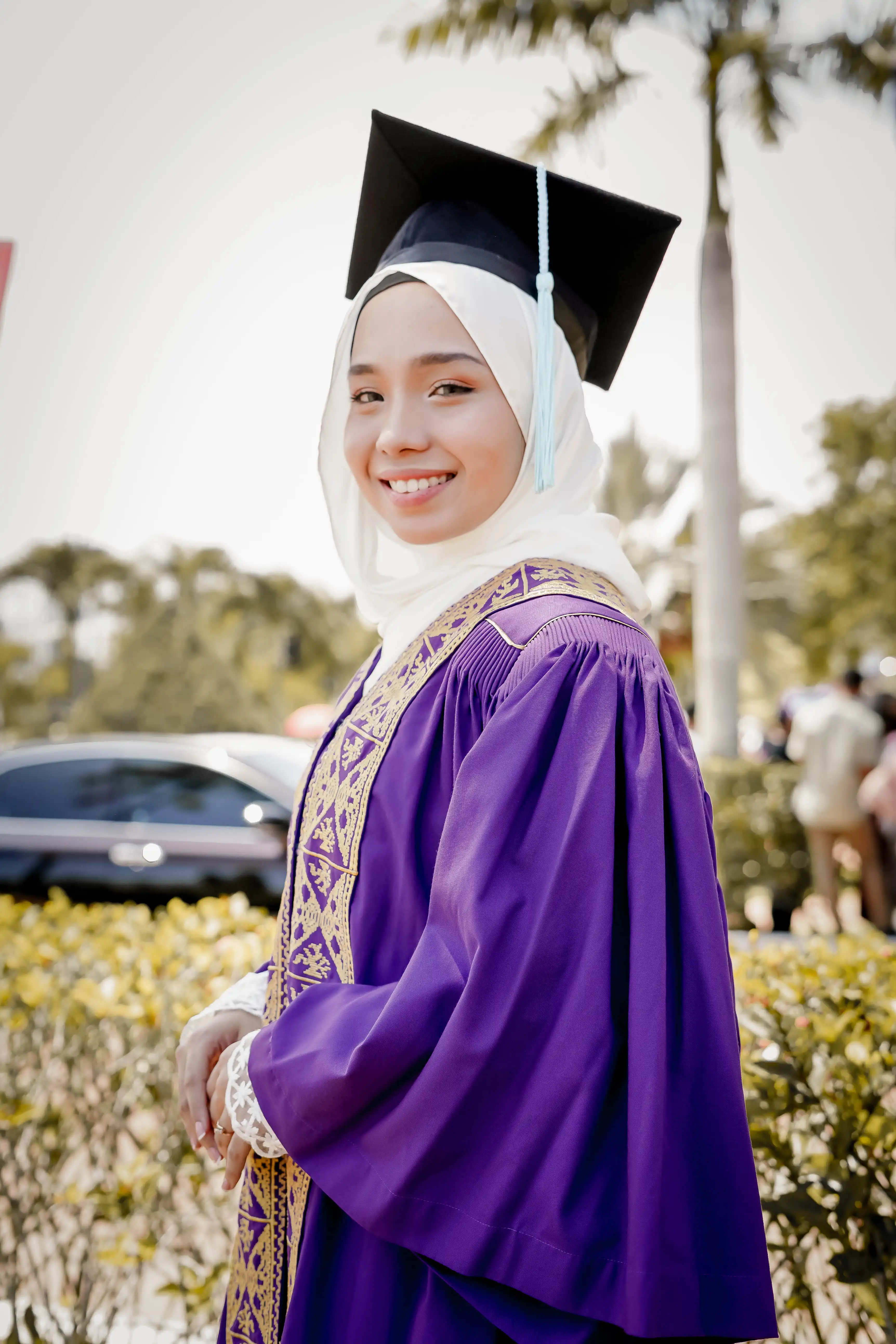 Outdoor graduate portrait portfolio