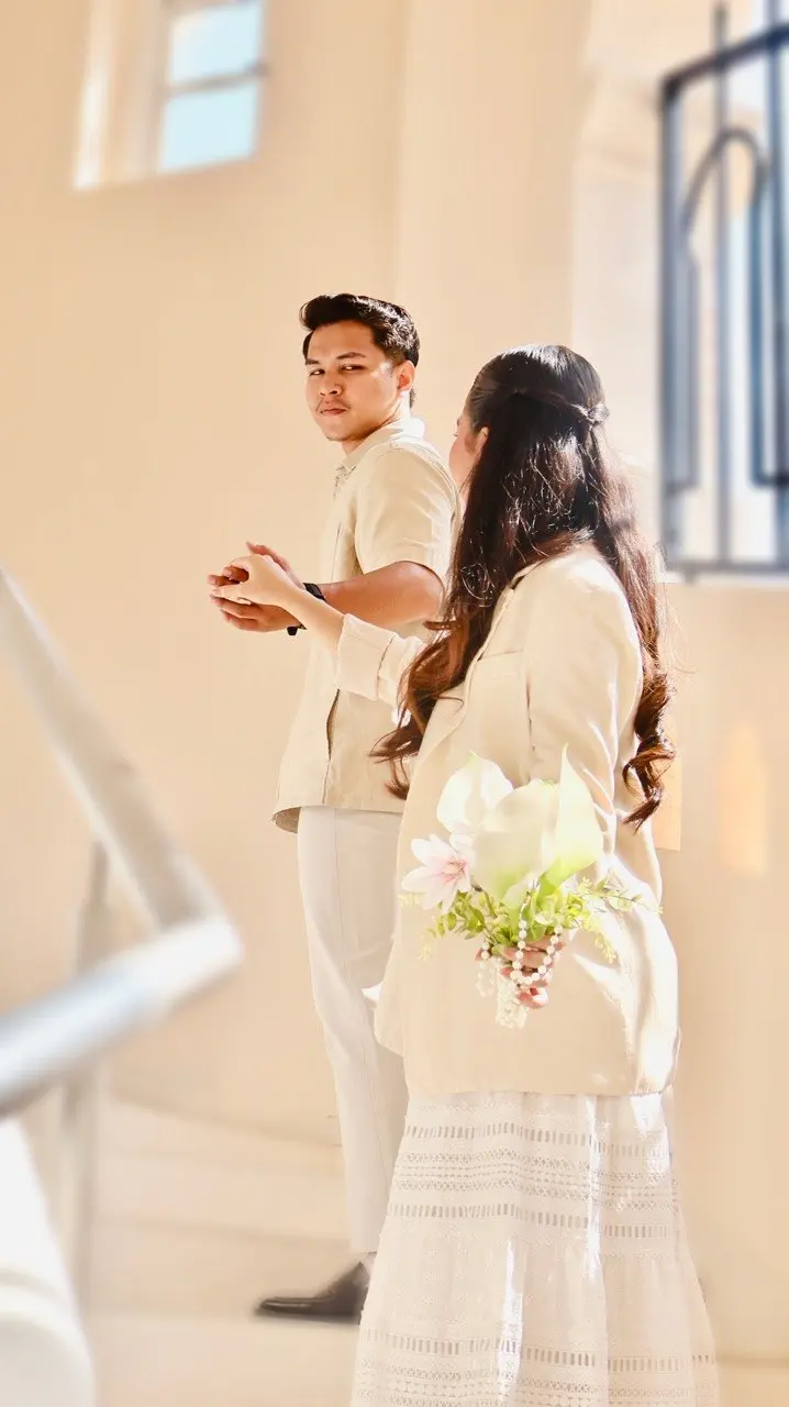 Couple detail pre-wedding frame